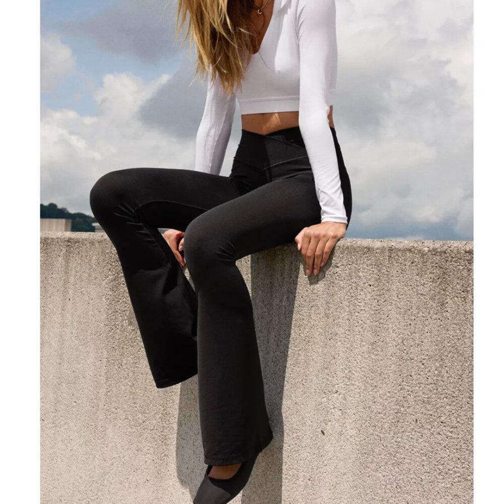 OFFLINE By Aerie Real Me High Waisted Crossover Flare Legging, True Black ML NWT
